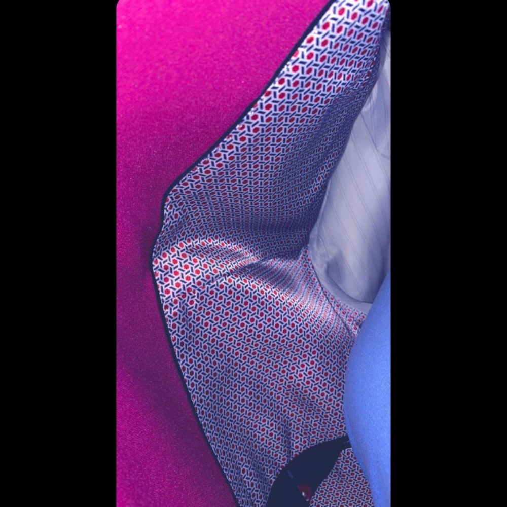 Suit - Picture 3 of 4